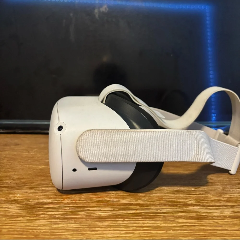 Oculus White VR Headset